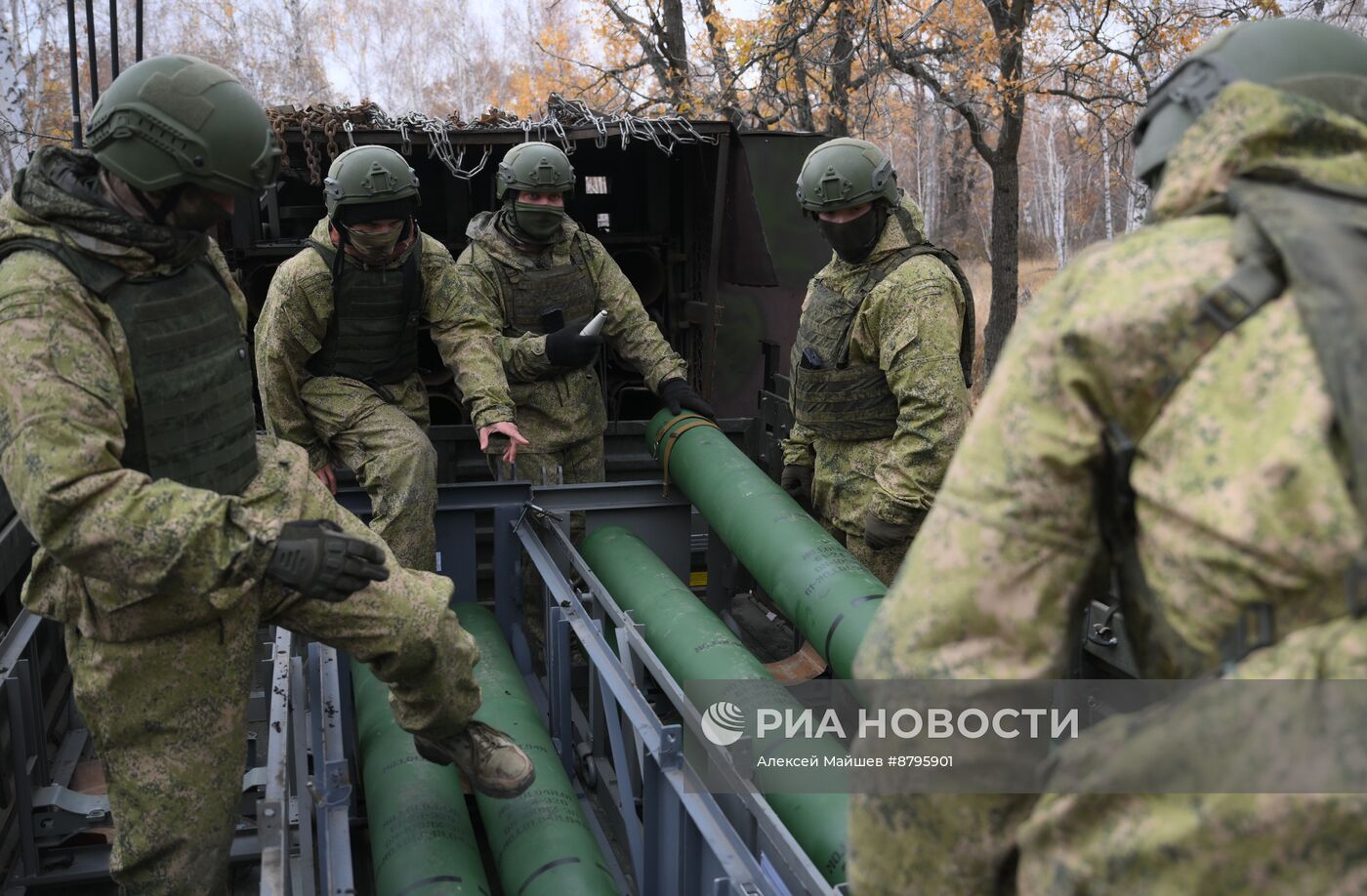 Занятия по боевой подготовке на полигоне в Саратовской области