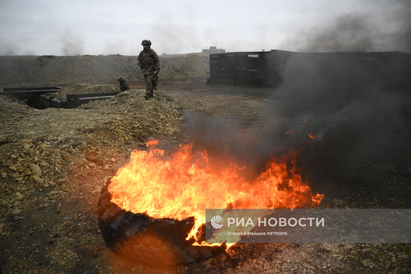 Занятия по боевой подготовке на полигоне в Саратовской области