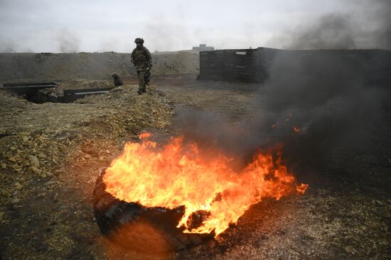 Занятия по боевой подготовке на полигоне в Саратовской области