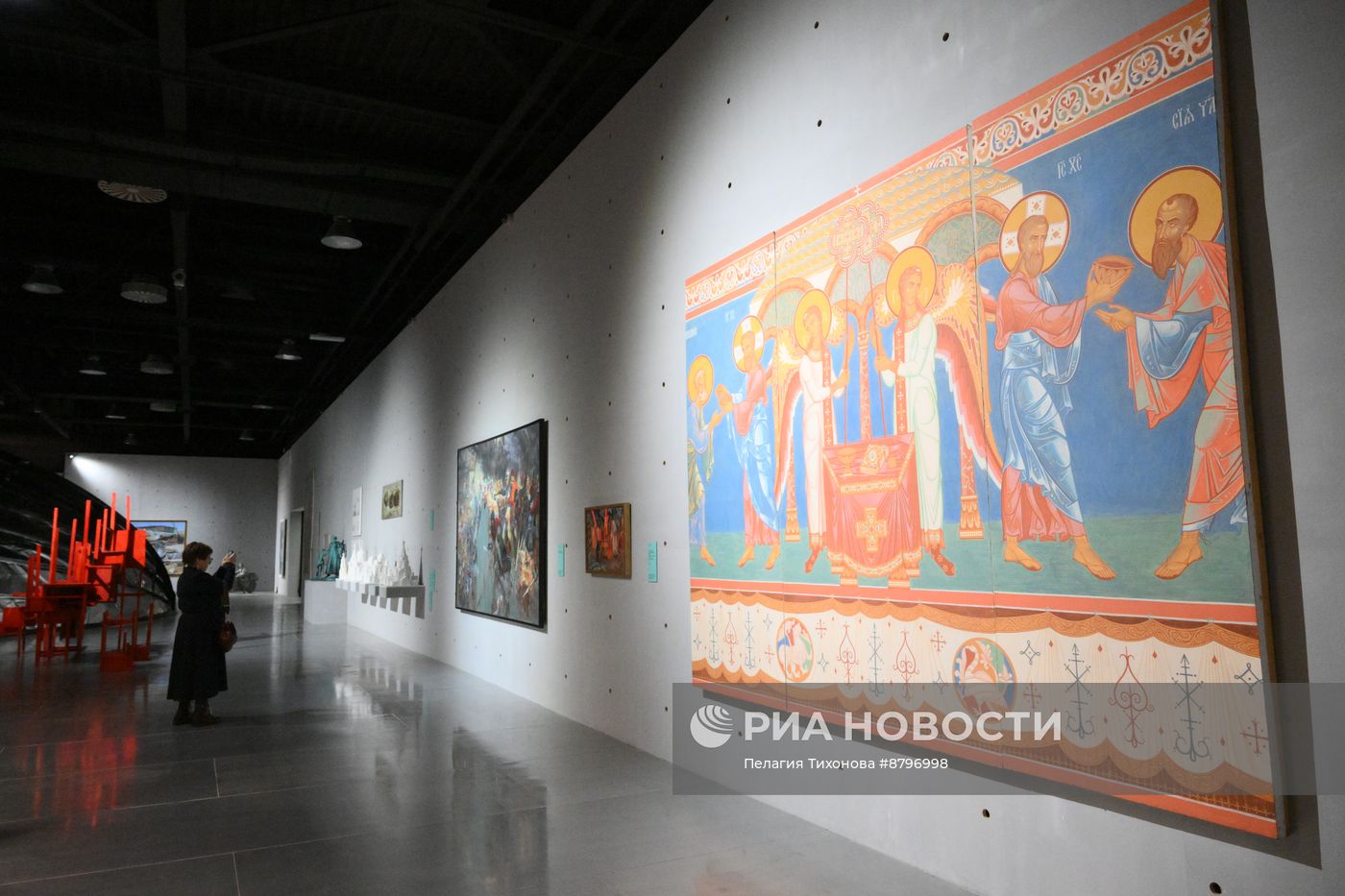 Работа симпозиума "Создавая будущее"