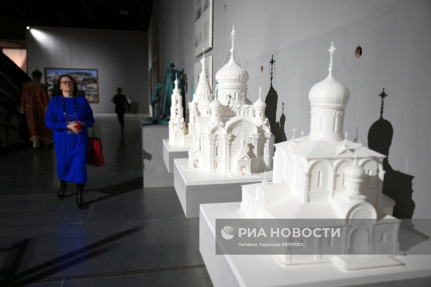 Работа симпозиума "Создавая будущее"