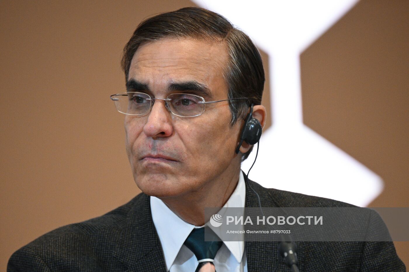 Симпозиум "Создавая будущее". Чему и как мы будем учиться?