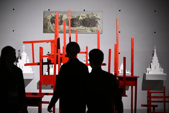 Работа симпозиума "Создавая будущее"