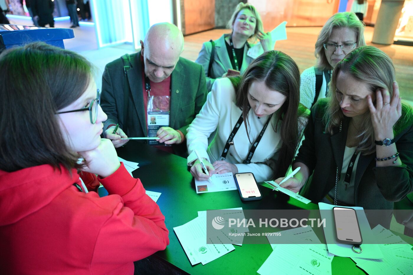 Симпозиум "Создавая будущее". Специальный проект "Послание в будущее"