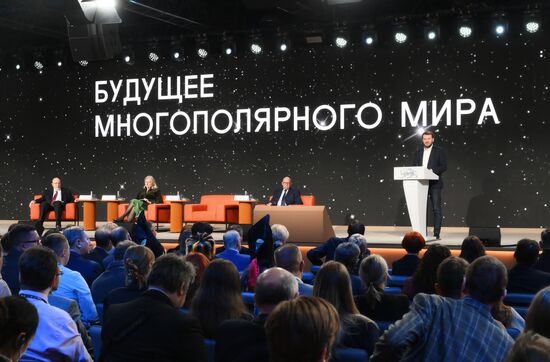 Симпозиум "Создавая будущее". Будущее многополярного мира