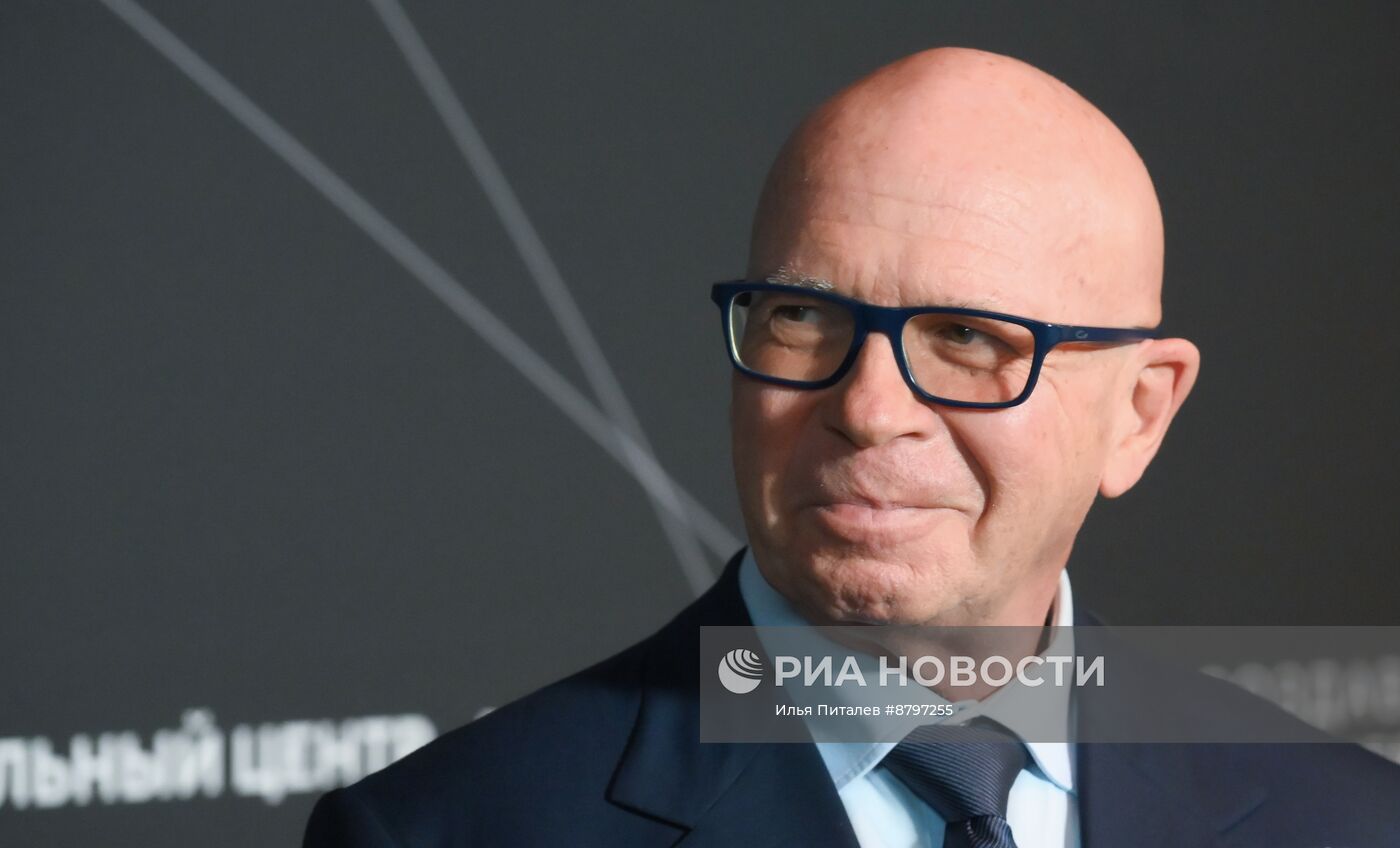 Симпозиум "Создавая будущее". Пресс-подходы