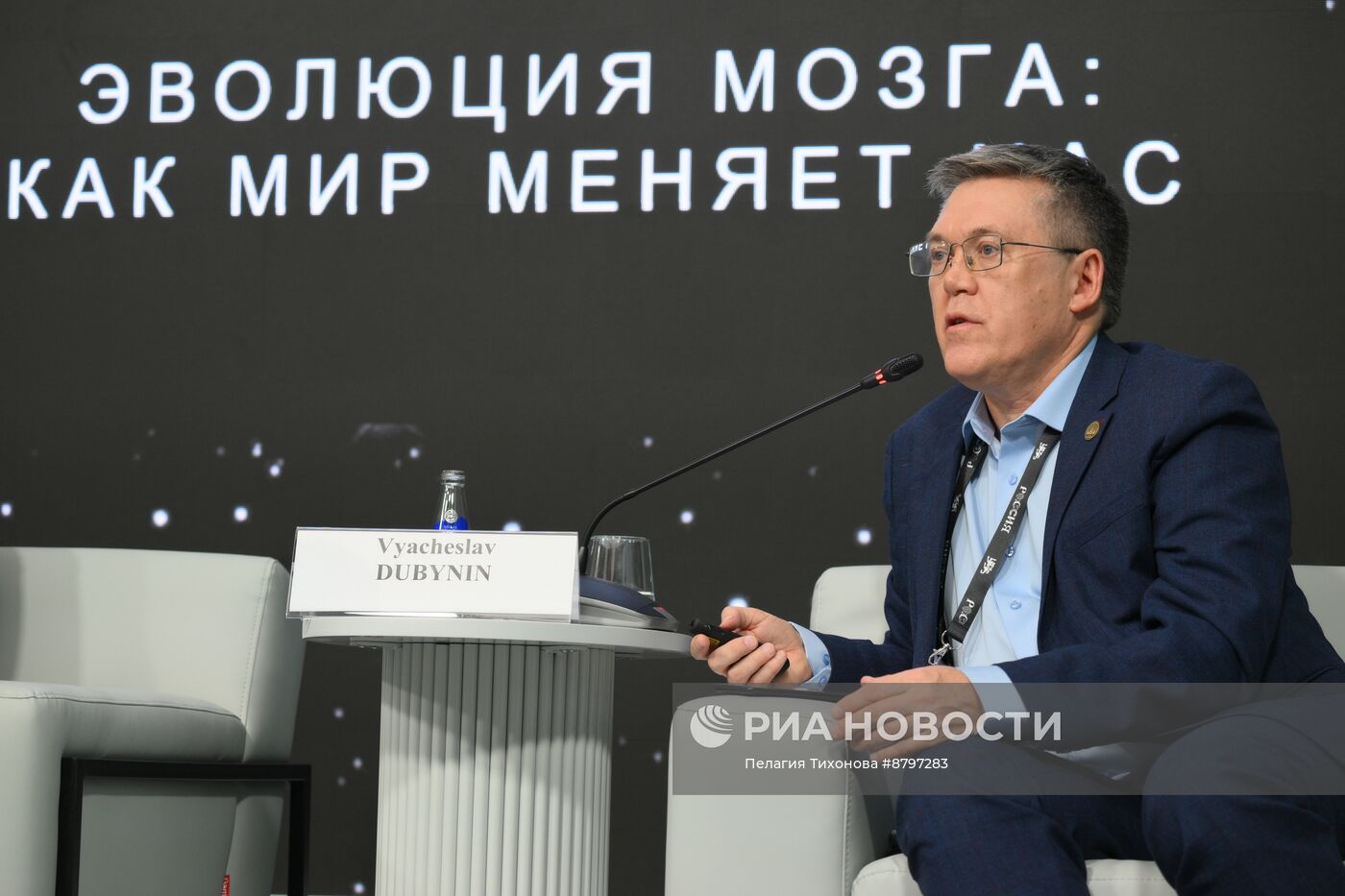 Симпозиум "Создавая будущее". Эволюция мозга: как мир меняет нас?