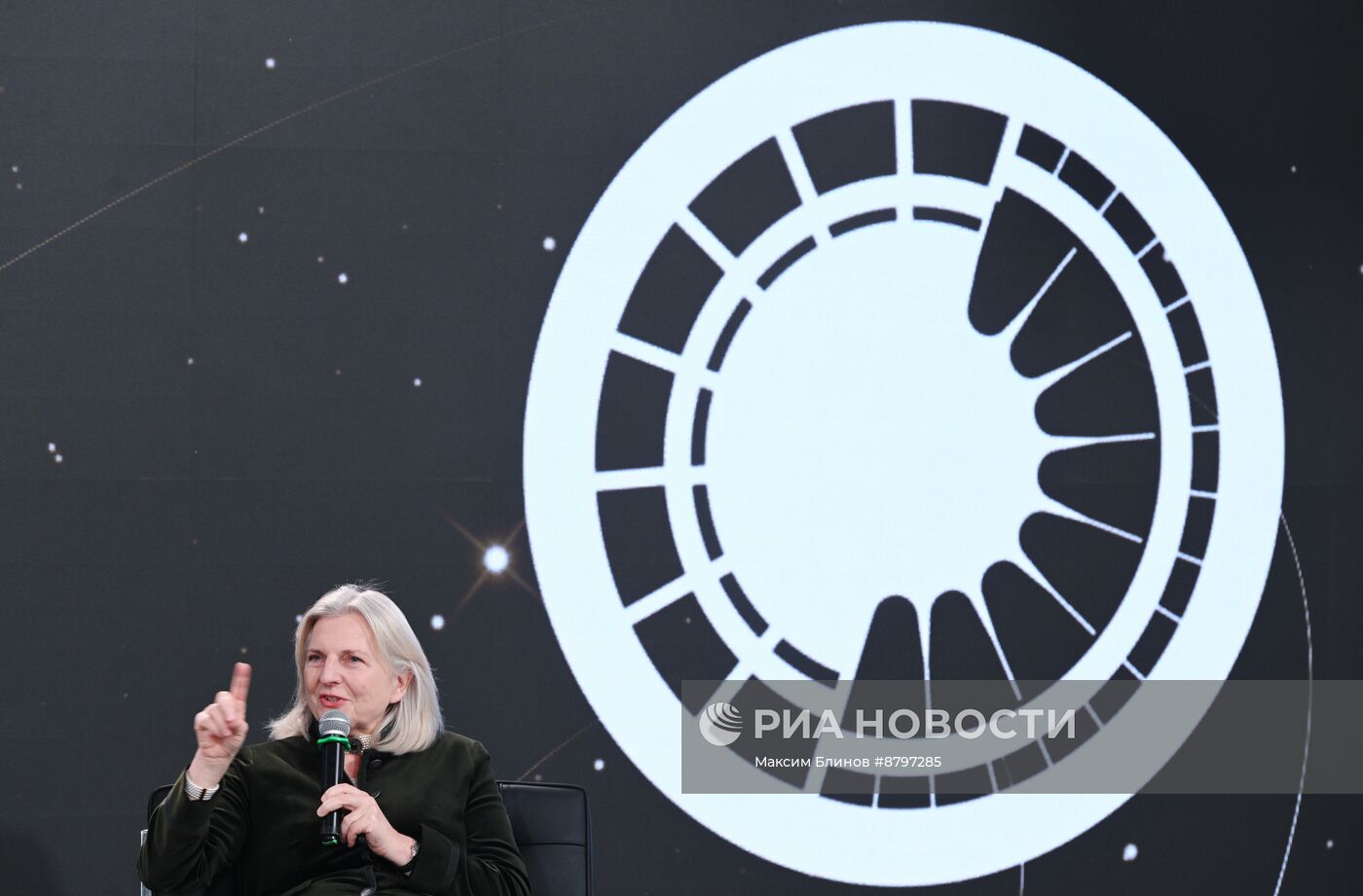 Симпозиум "Создавая будущее". Искусство жизни. Серия интервью С.И. Михайловского