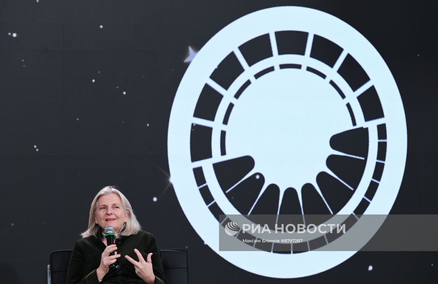 Симпозиум "Создавая будущее". Искусство жизни. Серия интервью С.И. Михайловского