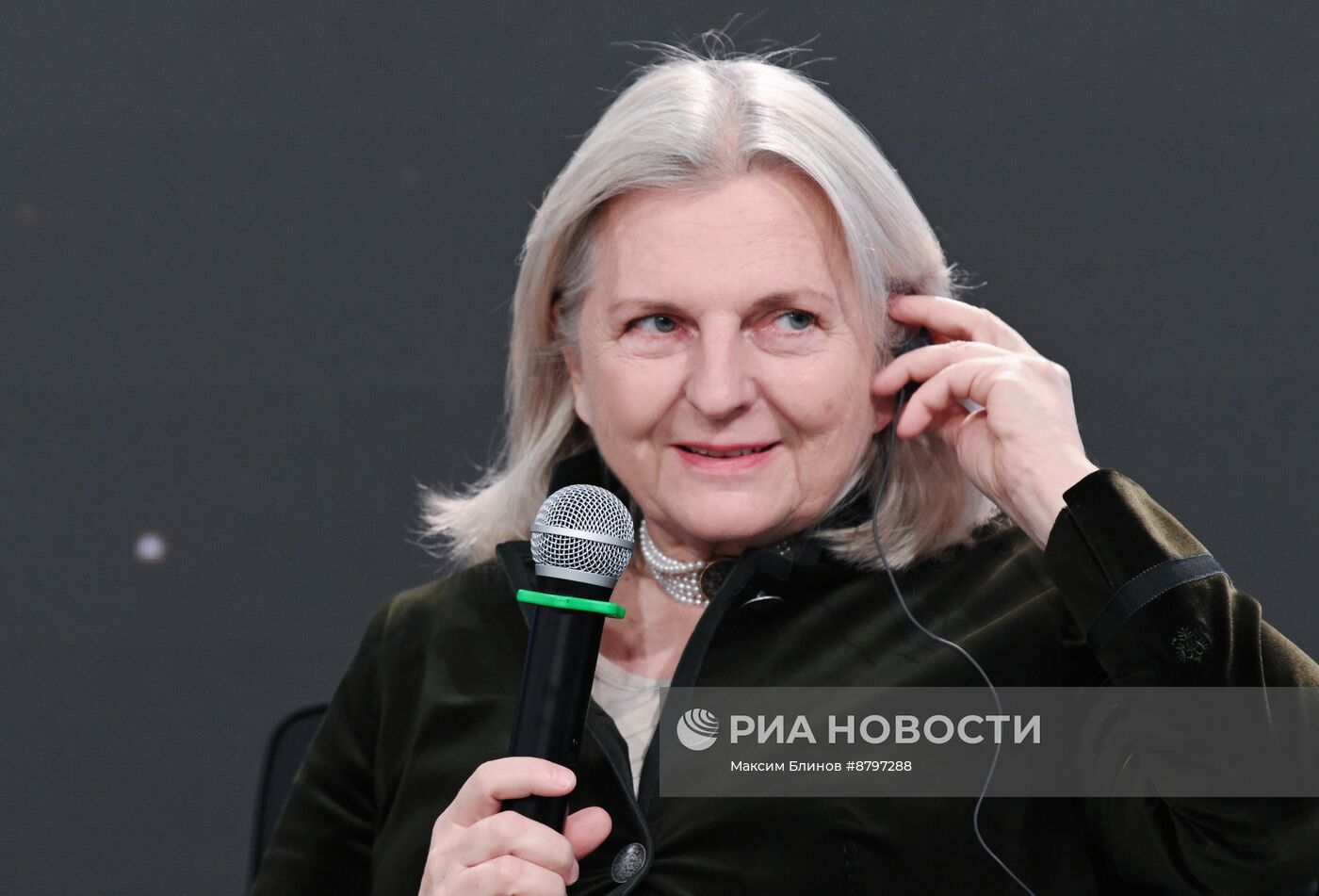 Симпозиум "Создавая будущее". Искусство жизни. Серия интервью С.И. Михайловского