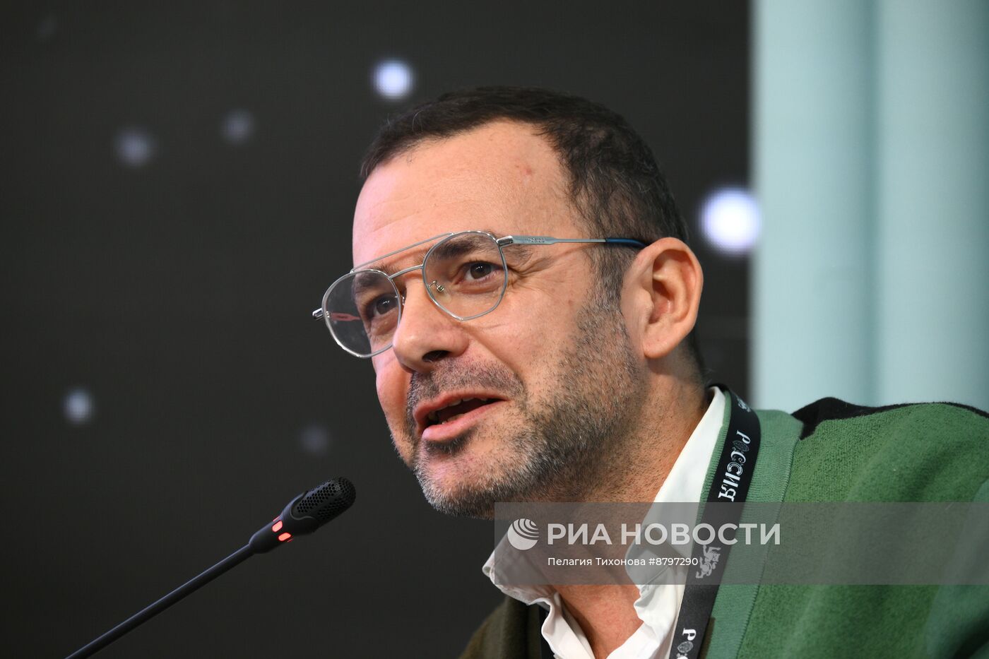 Симпозиум "Создавая будущее". Эволюция мозга: как мир меняет нас?