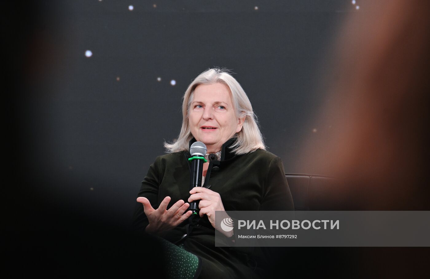 Симпозиум "Создавая будущее". Искусство жизни. Серия интервью С.И. Михайловского