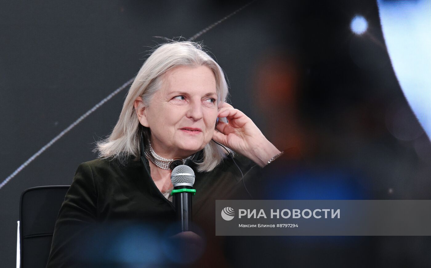 Симпозиум "Создавая будущее". Искусство жизни. Серия интервью С.И. Михайловского