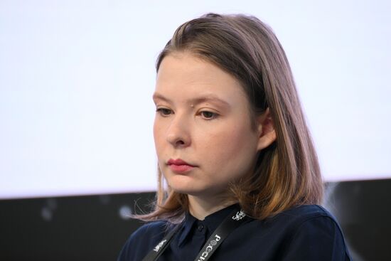 Симпозиум "Создавая будущее"
Сессия на тему "Эволюция мозга: как мир меняет нас?"
Татьяна Шишковская, младший научный сотрудник Центра языка и мозга НИУ ВШЭ, младший научный сотрудник ФГБНУ НЦПЗ, врач-психиатр Место: Россия, Москва. Автор: Пелагия Тихонова/РИА Новости. Симпозиум "Создавая будущее". Эволюция мозга: как мир меняет нас?