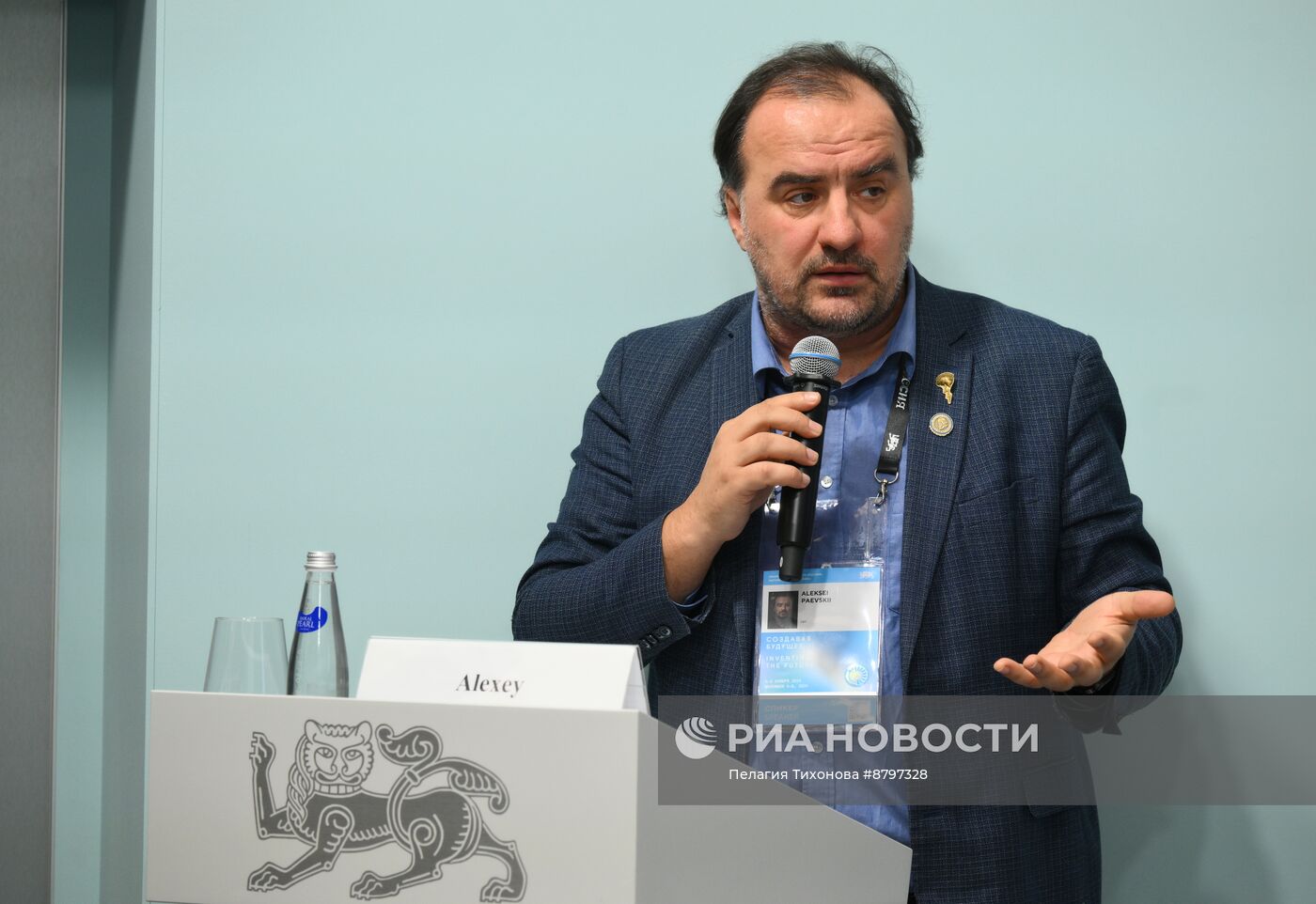 Симпозиум "Создавая будущее". Эволюция мозга: как мир меняет нас?