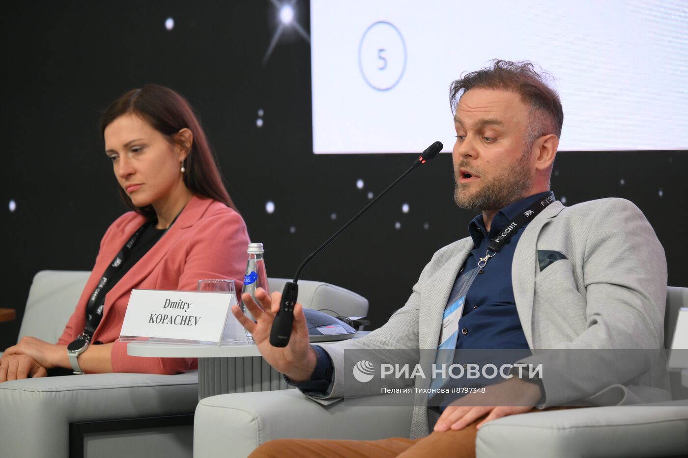 Симпозиум "Создавая будущее". Эволюция мозга: как мир меняет нас?