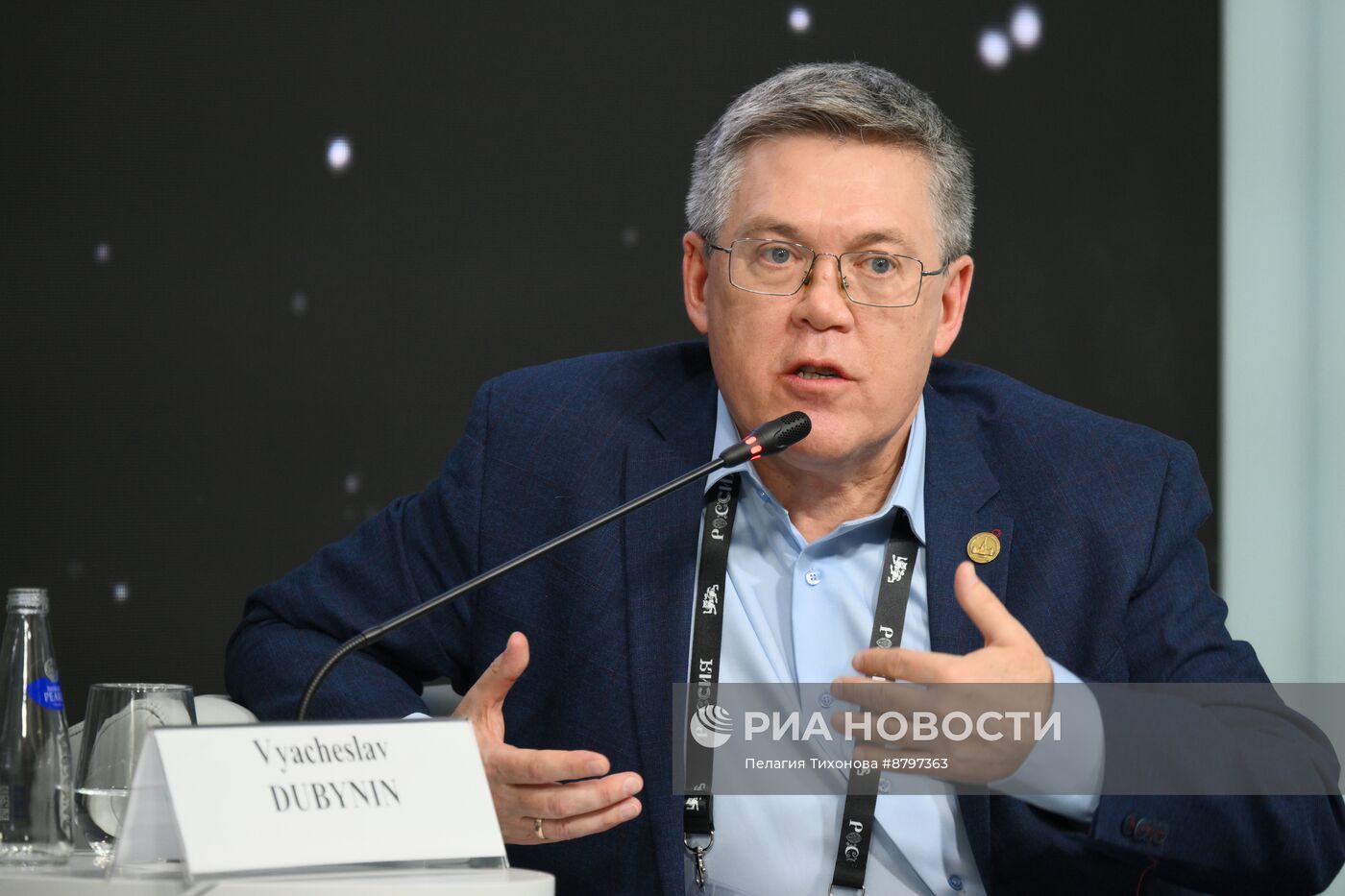 Симпозиум "Создавая будущее". Эволюция мозга: как мир меняет нас?