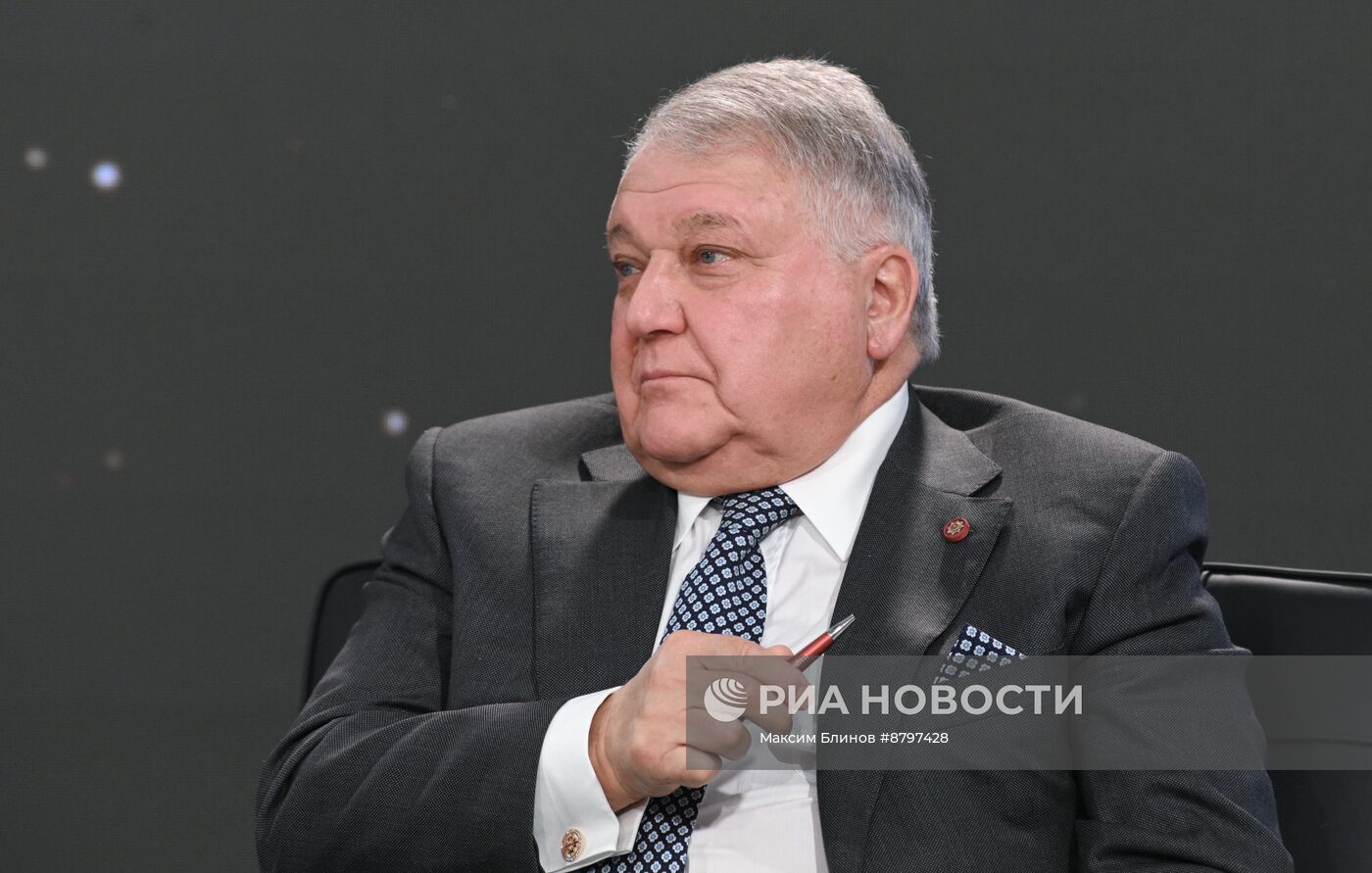 Симпозиум "Создавая будущее". Искусство жизни. Серия интервью С.И. Михайловского