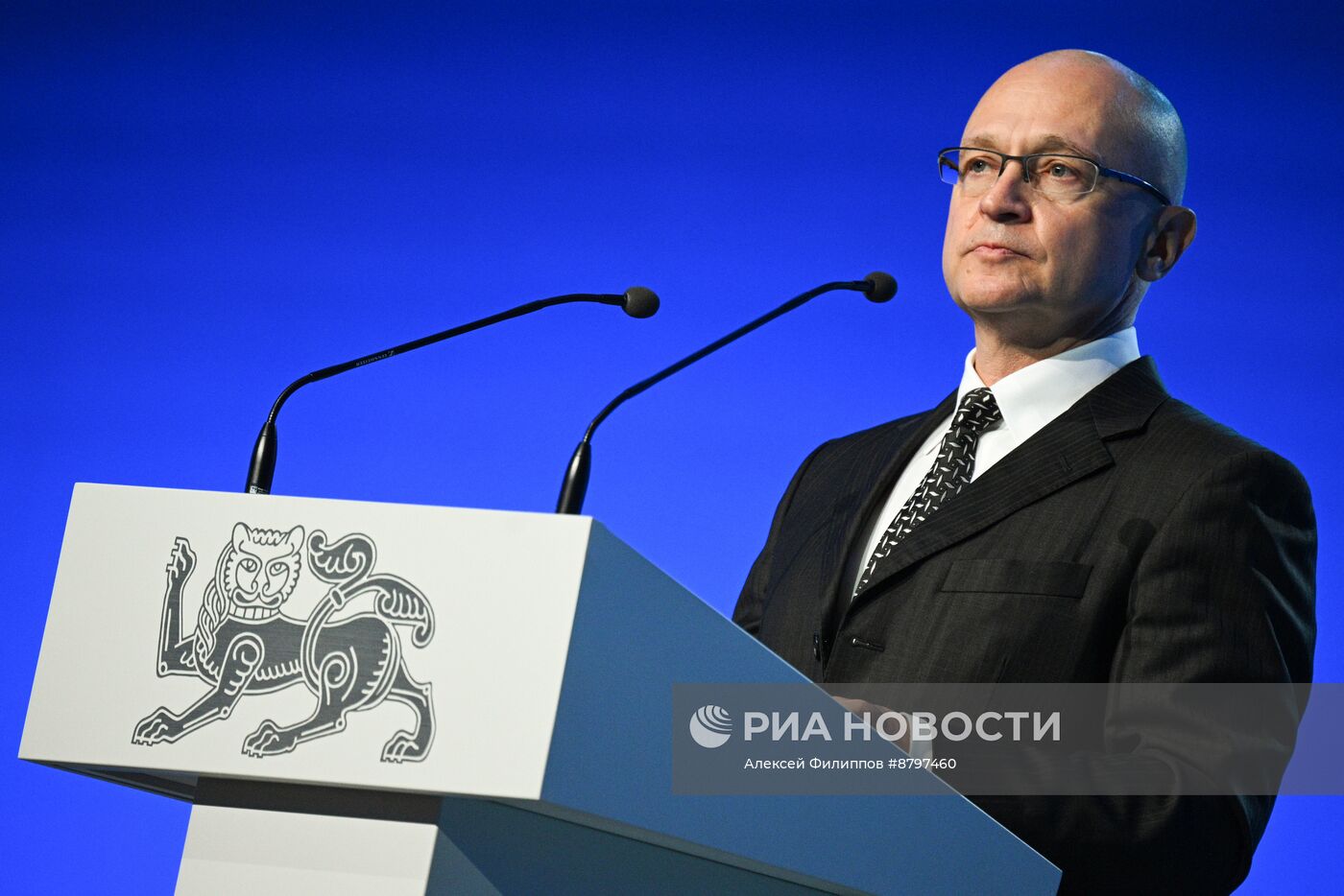 Симпозиум "Создавая будущее". Пленарная дискуссия: Философия будущего