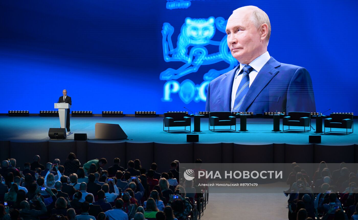 Симпозиум "Создавая будущее". Пленарная дискуссия: Философия будущего