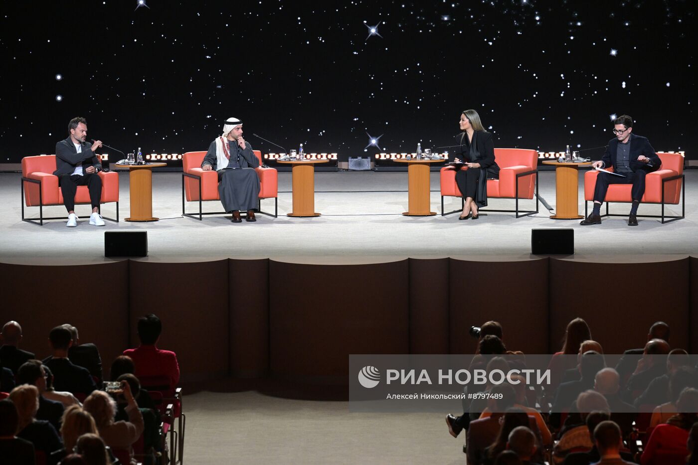 Симпозиум "Создавая будущее". Пленарная дискуссия: Философия будущего