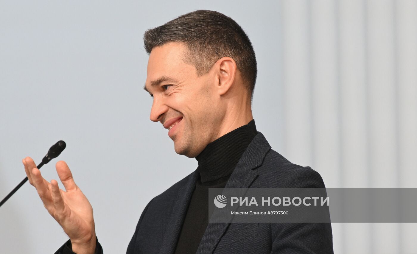 Симпозиум "Создавая будущее". Киберпанк и биопанк: к какому технологическому будущему мы стремимся?