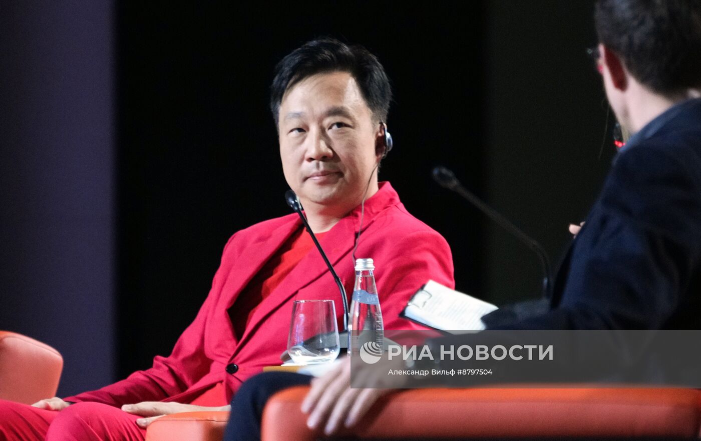 Симпозиум "Создавая будущее". Пленарная дискуссия: Философия будущего