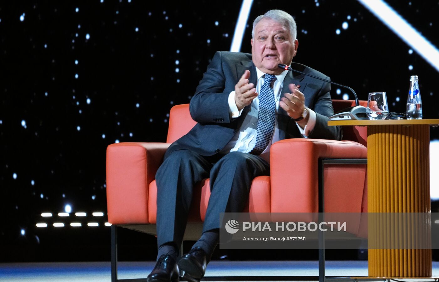 Симпозиум "Создавая будущее". Пленарная дискуссия: Философия будущего