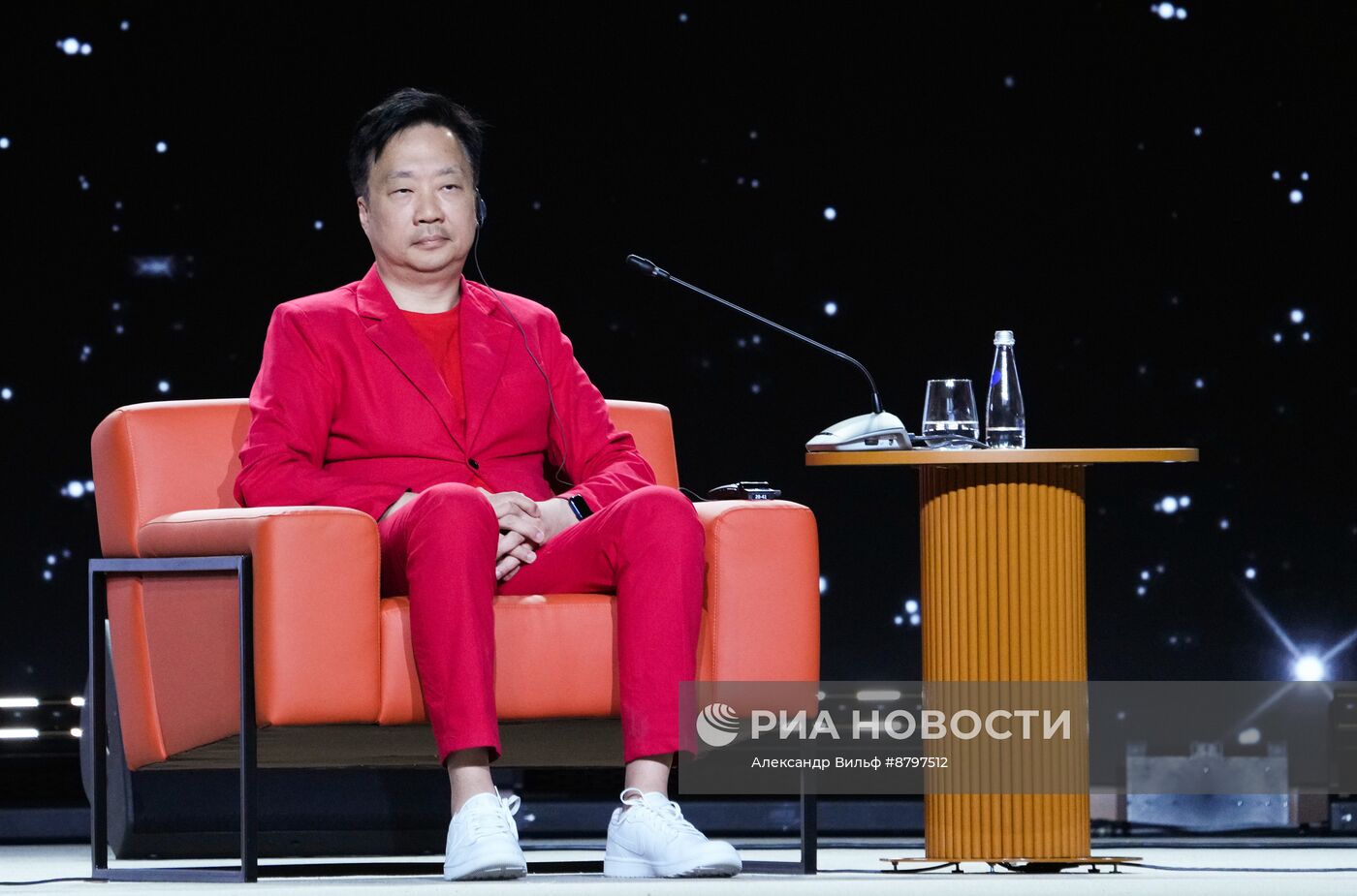 Симпозиум "Создавая будущее". Пленарная дискуссия: Философия будущего