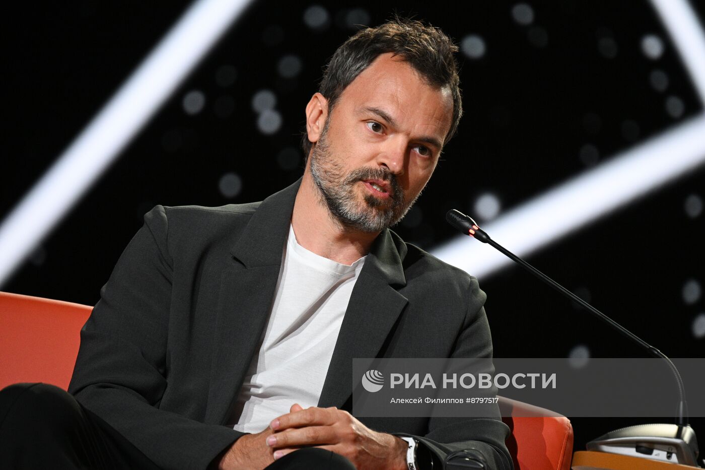 Симпозиум "Создавая будущее". Пленарная дискуссия: Философия будущего