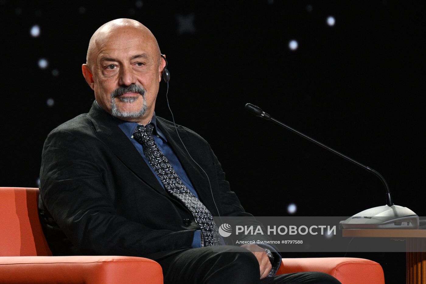 Симпозиум "Создавая будущее". Пленарная дискуссия: Философия будущего