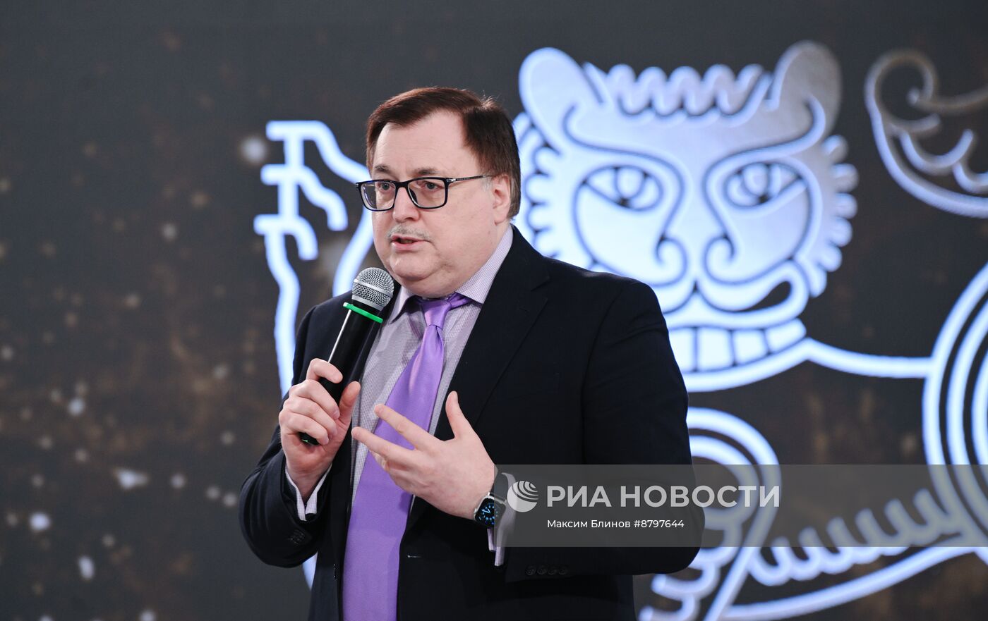 Симпозиум "Создавая будущее". Искусство жизни. Серия интервью С.И. Михайловского