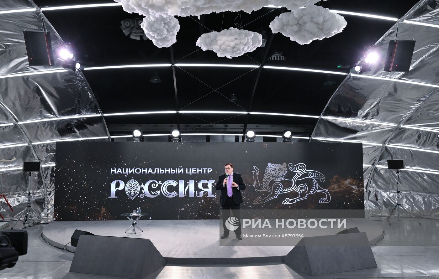 Симпозиум "Создавая будущее". Искусство жизни. Серия интервью С.И. Михайловского