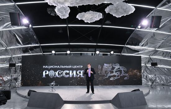 Симпозиум "Создавая будущее". Искусство жизни. Серия интервью С.И. Михайловского