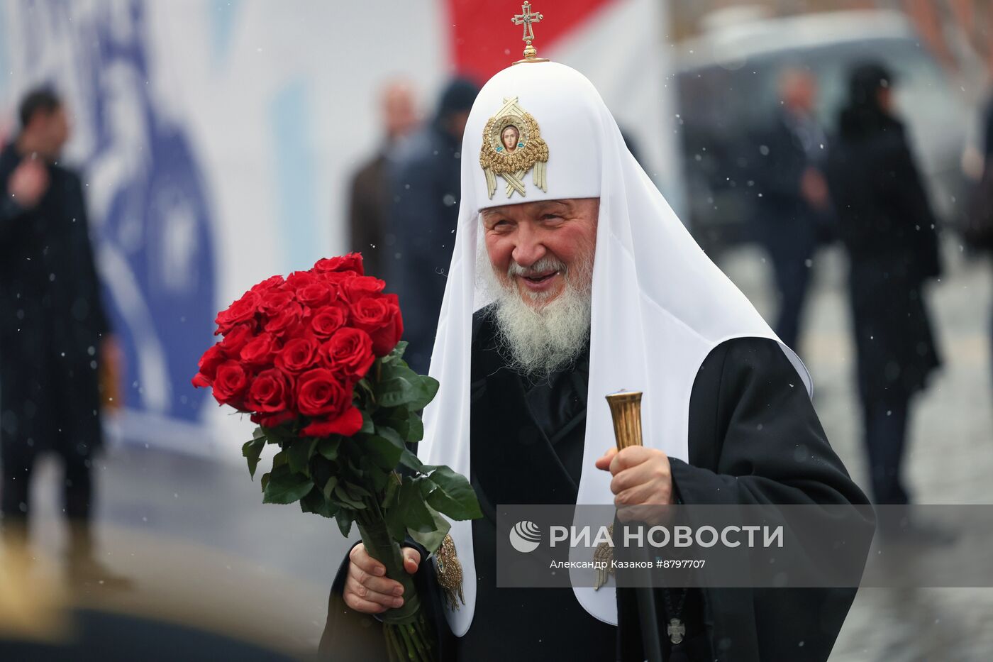 Президент Владимир Путин возложил цветы к памятнику К. Минину и Д. Пожарскому