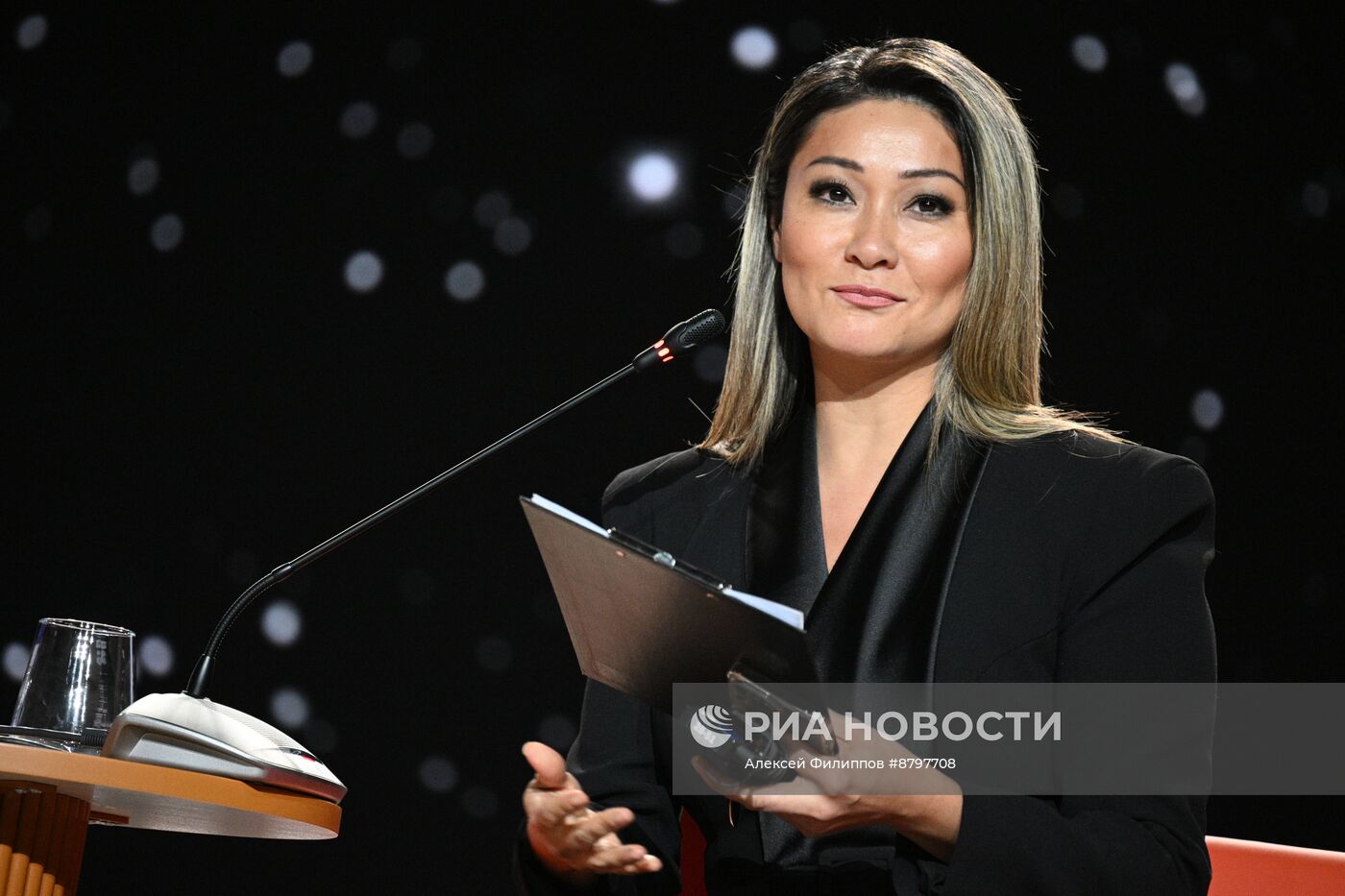 Симпозиум "Создавая будущее". Пленарная дискуссия: Философия будущего