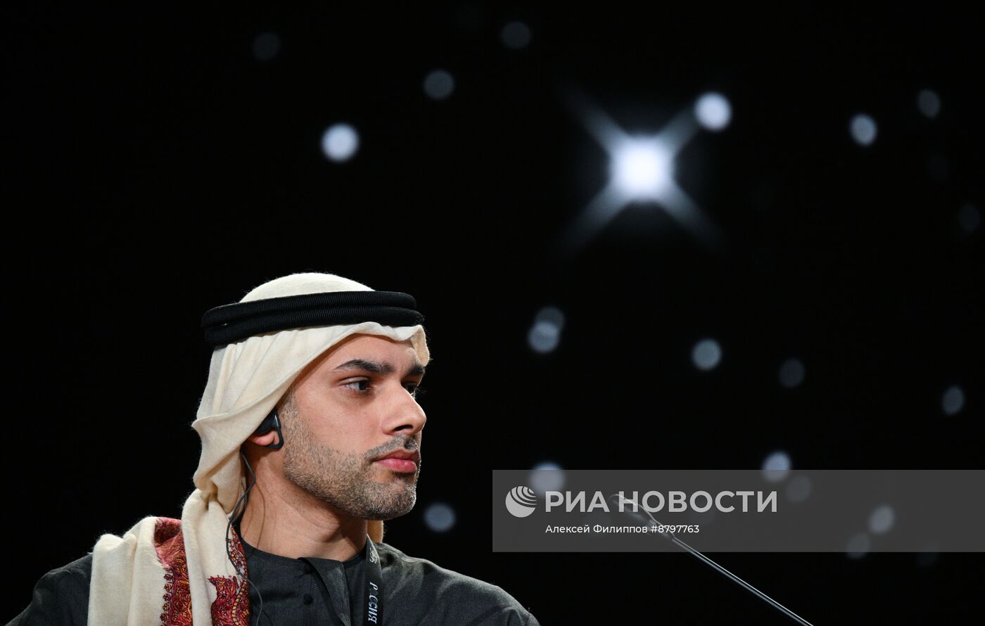 Симпозиум "Создавая будущее". Пленарная дискуссия: Философия будущего