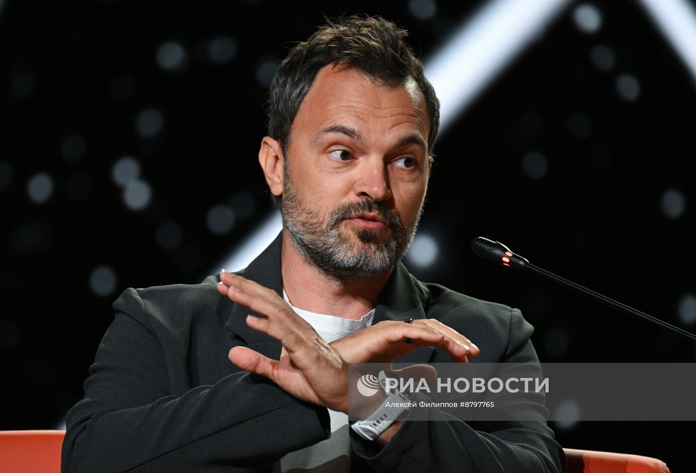 Симпозиум "Создавая будущее". Пленарная дискуссия: Философия будущего