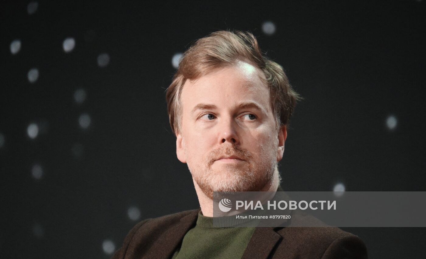 Симпозиум "Создавая будущее". Как долголетие изменит общество? Социальные и культурные последствия демографических изменений