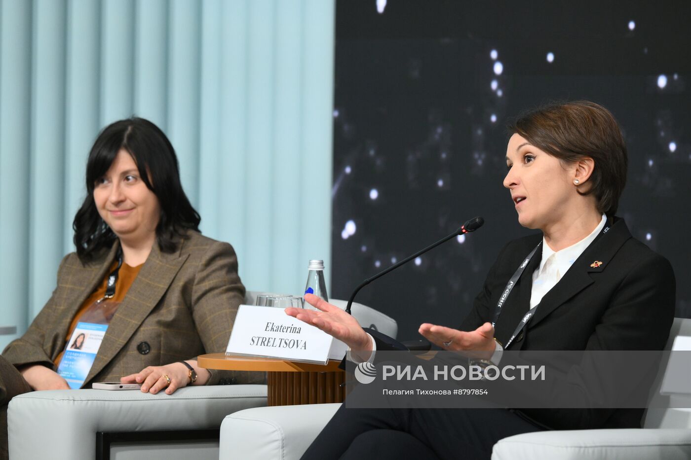 Симпозиум "Создавая будущее". Опыт прошлого в контурах будущего