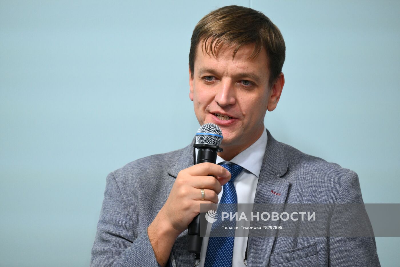 Симпозиум "Создавая будущее". Опыт прошлого в контурах будущего