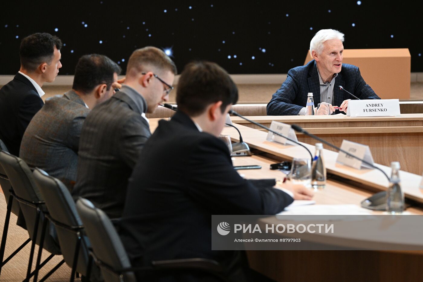 Симпозиум "Создавая будущее". Ученый будущего