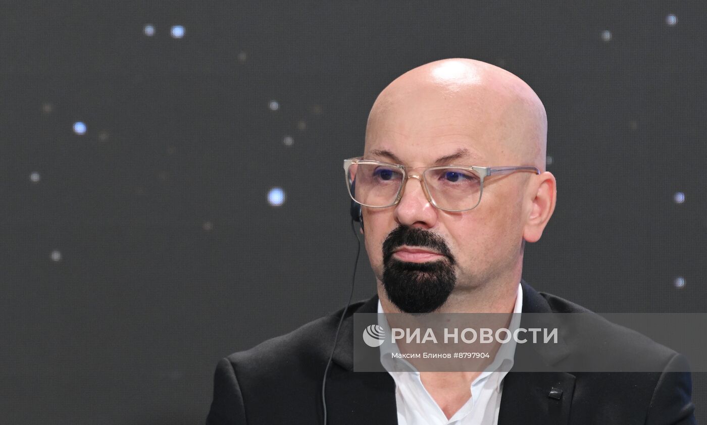 Симпозиум "Создавая будущее". Проектирование будущего: архитектура авангарда