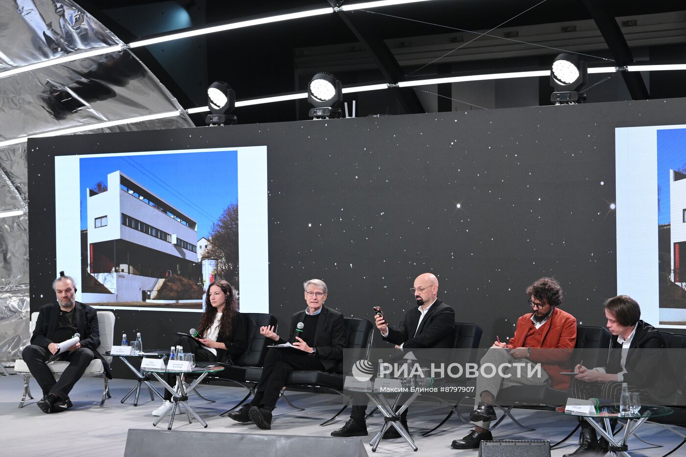 Симпозиум "Создавая будущее". Проектирование будущего: архитектура авангарда