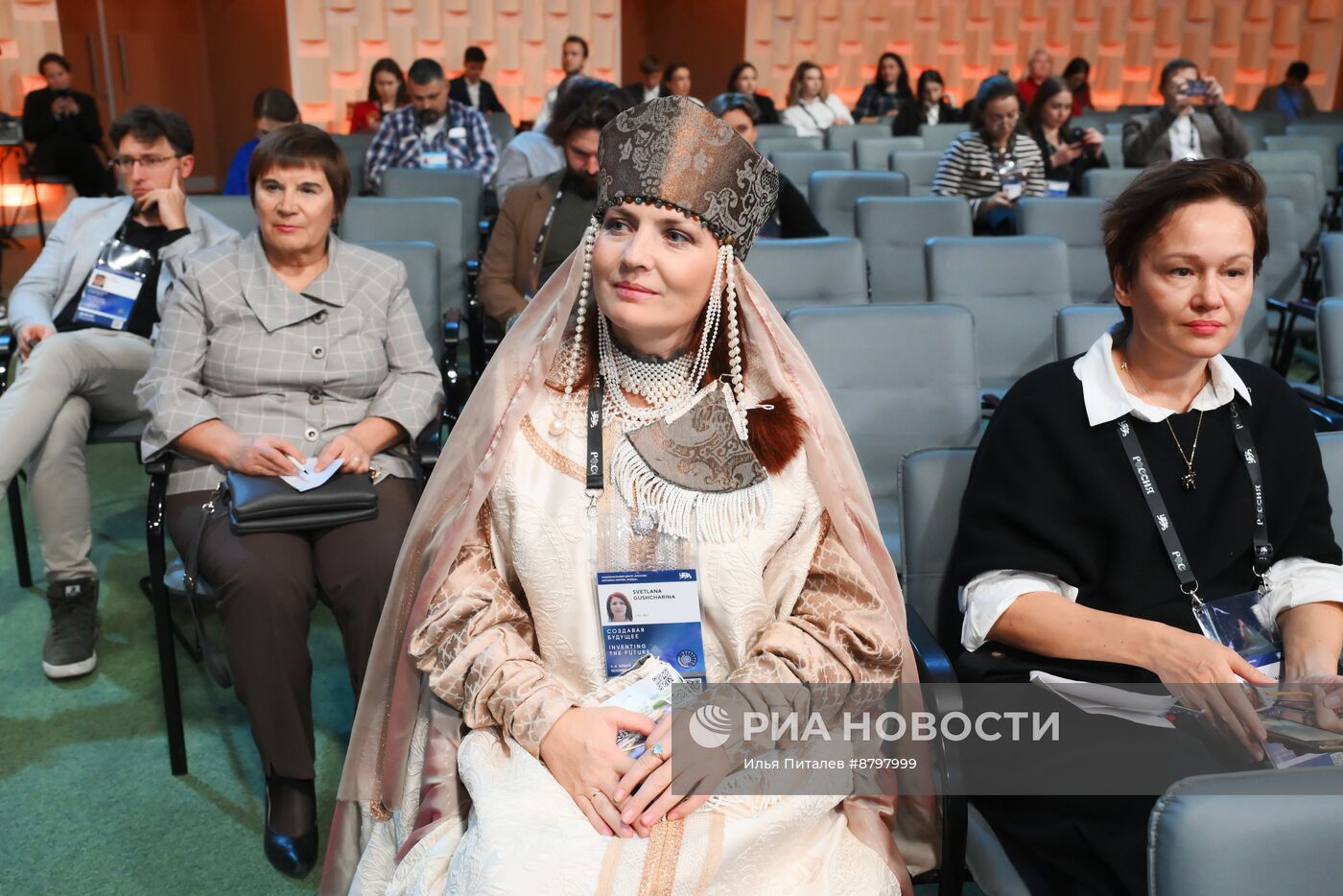 Симпозиум "Создавая будущее". Как долголетие изменит общество? Социальные и культурные последствия демографических изменений