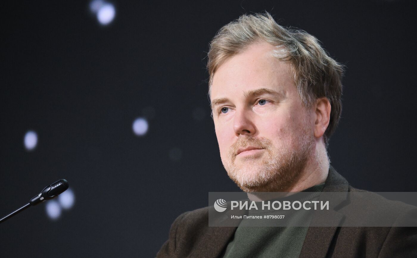 Симпозиум "Создавая будущее". Как долголетие изменит общество? Социальные и культурные последствия демографических изменений