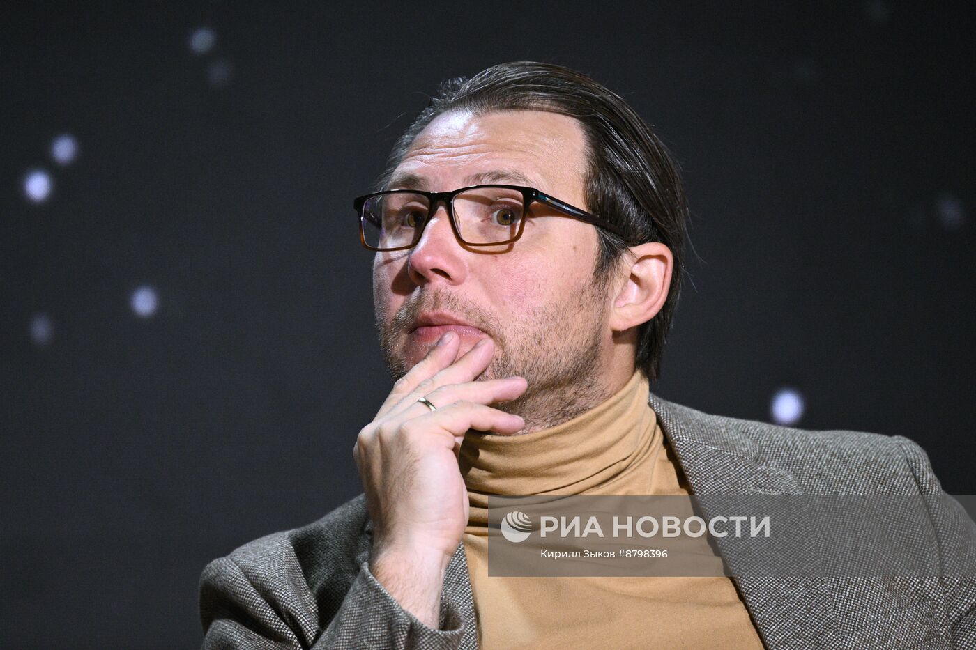 Симпозиум "Создавая будущее". Дебаты "ИИ – конкурент или союзник?"