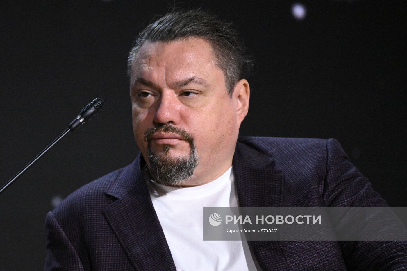 Симпозиум "Создавая будущее". Дебаты "ИИ – конкурент или союзник?"