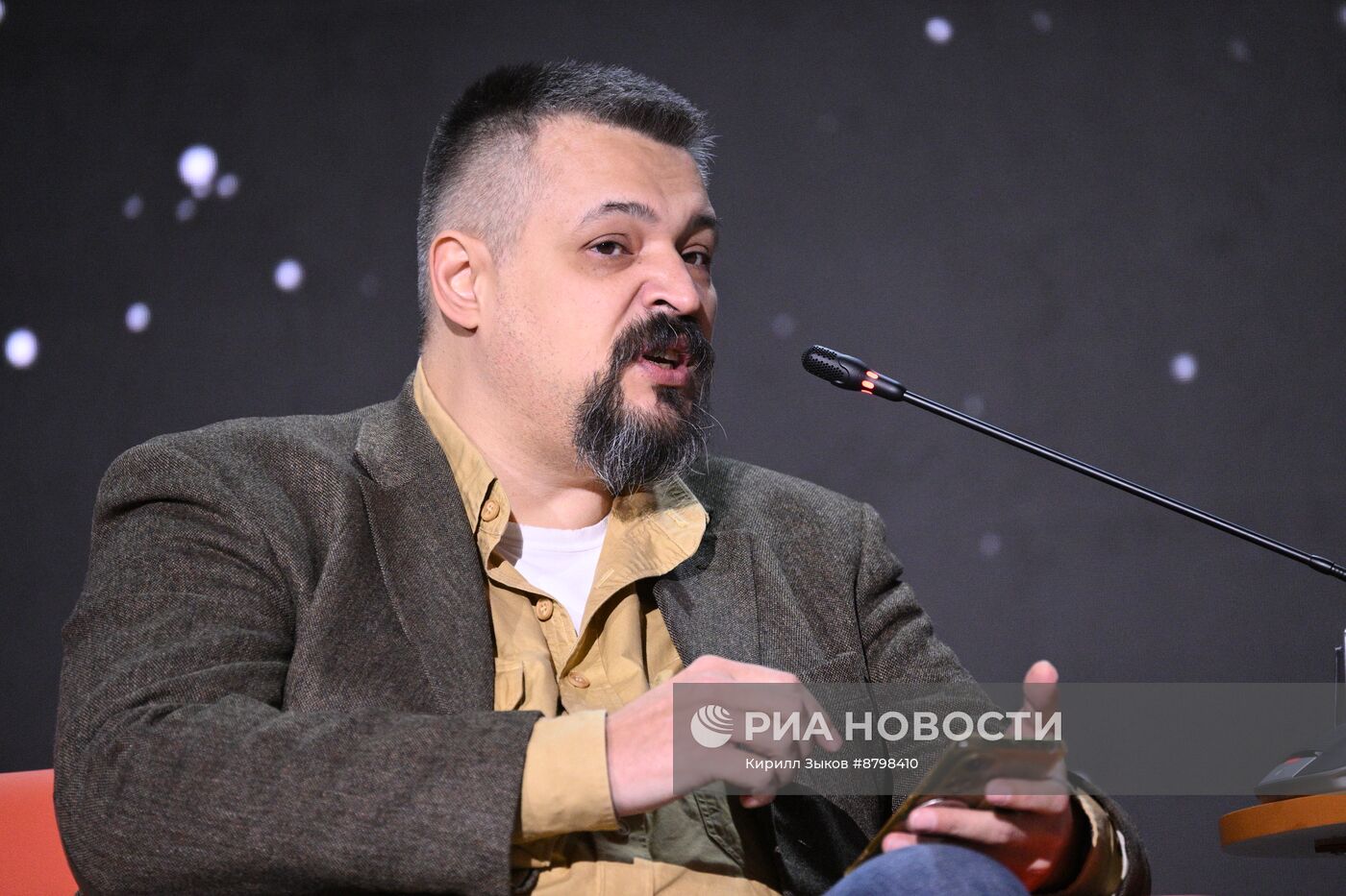 Симпозиум "Создавая будущее". Дебаты "ИИ – конкурент или союзник?"