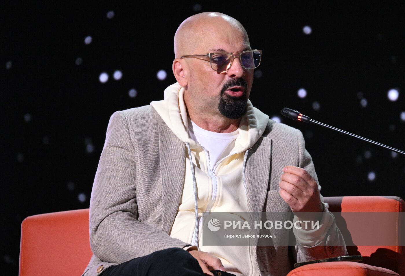 Симпозиум "Создавая будущее". Дебаты "ИИ – конкурент или союзник?"